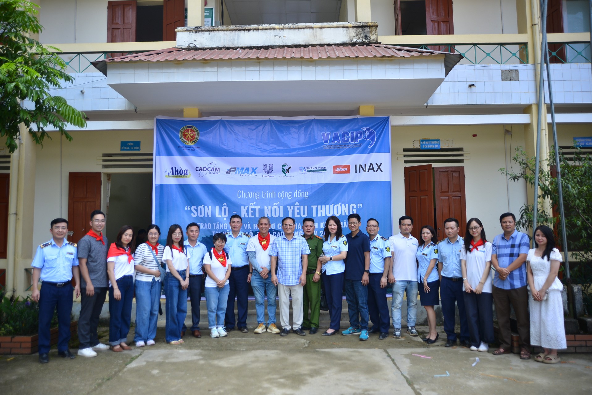 Chi cục QLTT Cao Bằng trao 02 căn nhà chương trình “xóa nhà tạm, nhà dột nát” năm 2025 tại xã Sơn Lộ